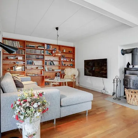 Hébergement de vacances Awesome In With 2 Bedrooms, Sauna And Wifi